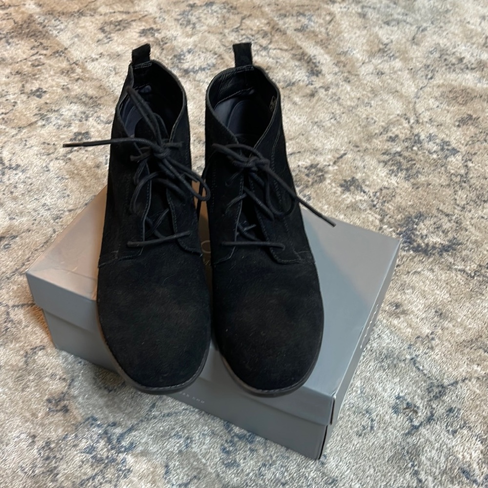 Vionic Booties in Like New Condition size 10